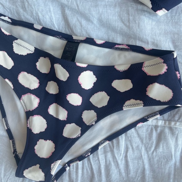 COS Bikini Set - Picture 3 of 5